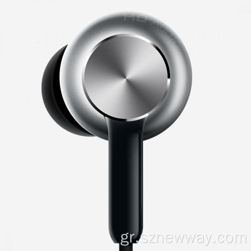 Xiaomi HD Earphone Pro στο ακουστικό αυτί